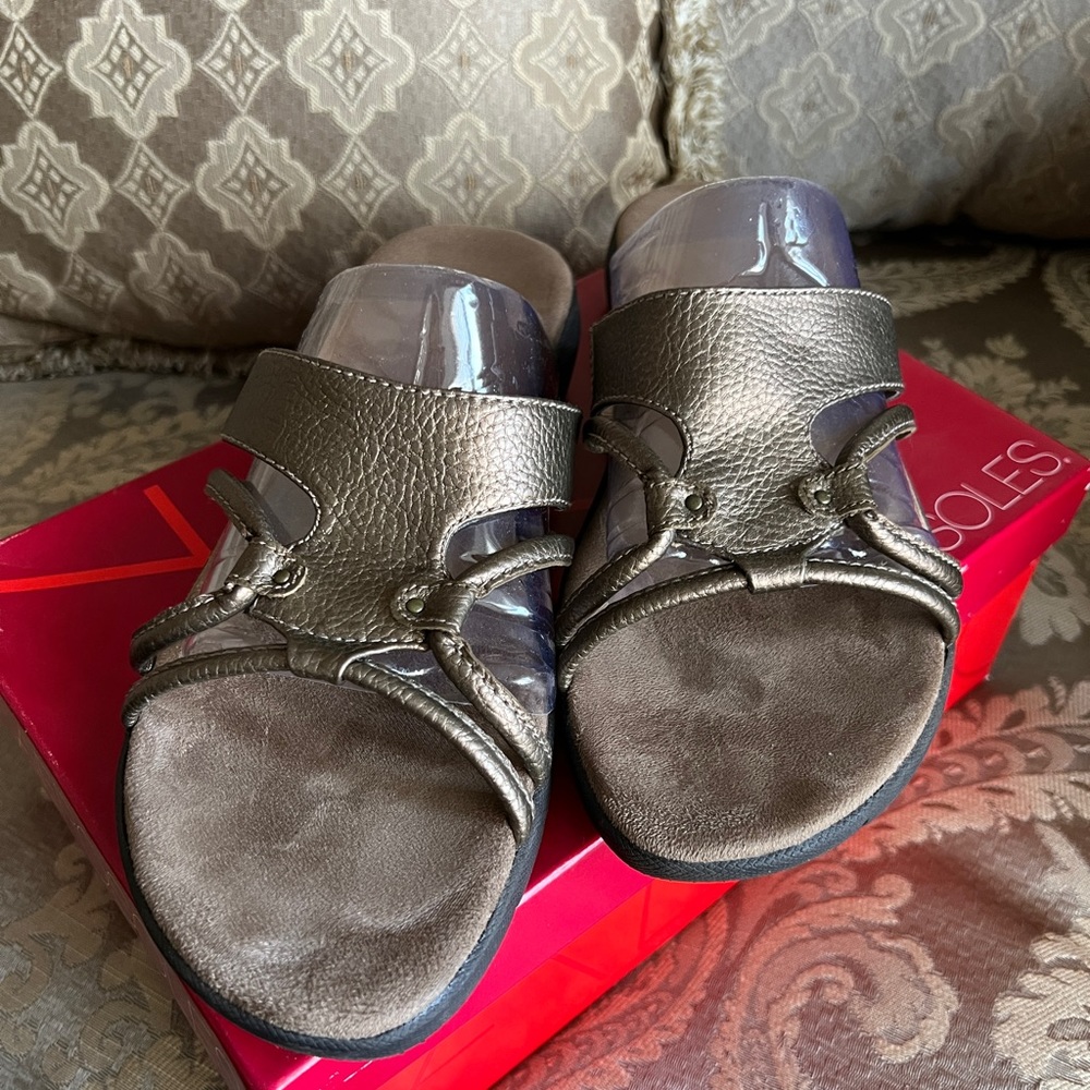 Bronze Aerosoles sandals in size 10.
